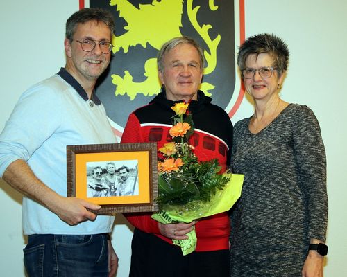 Manfred Heinz nach vier Jahrzehnten Trainer-Tätigkeit verabschiedet